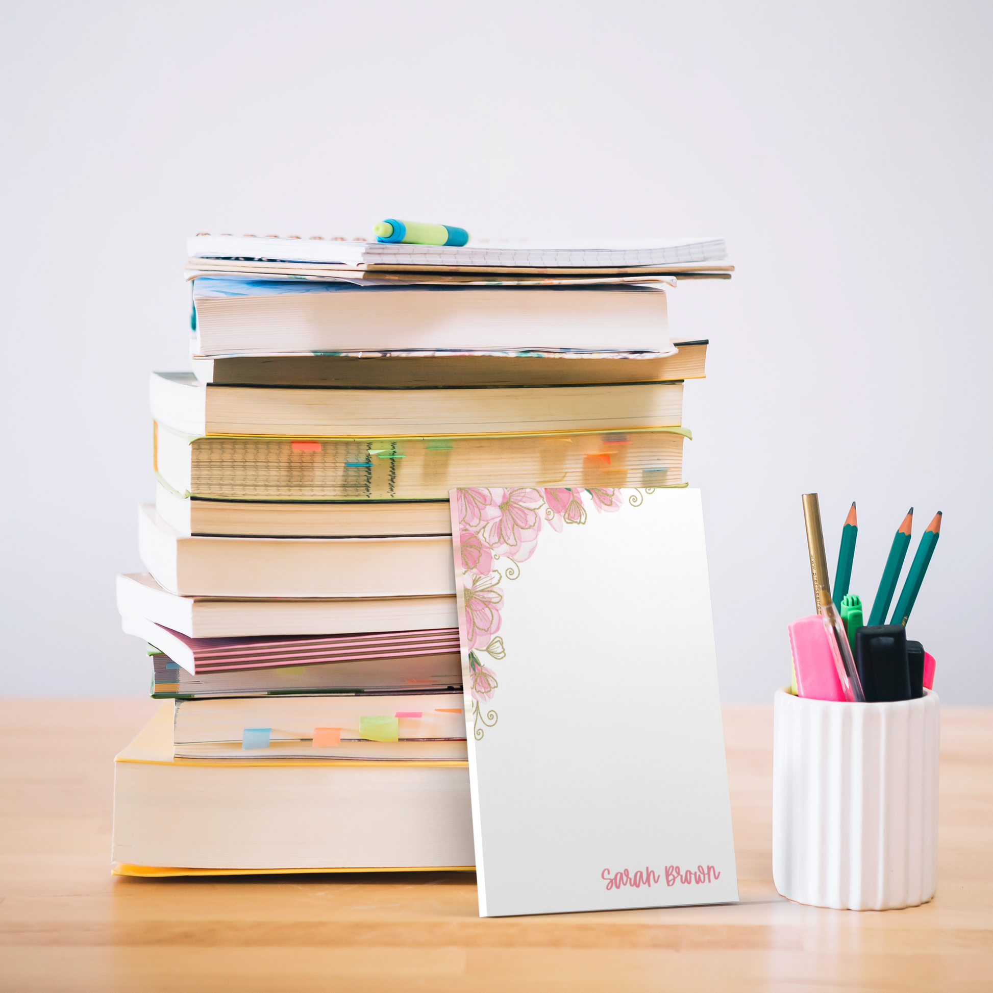 Custom_Name_Notepad_Pink_Floral_Station_4x6_Lifestyle_02_Mockup.png_15668974