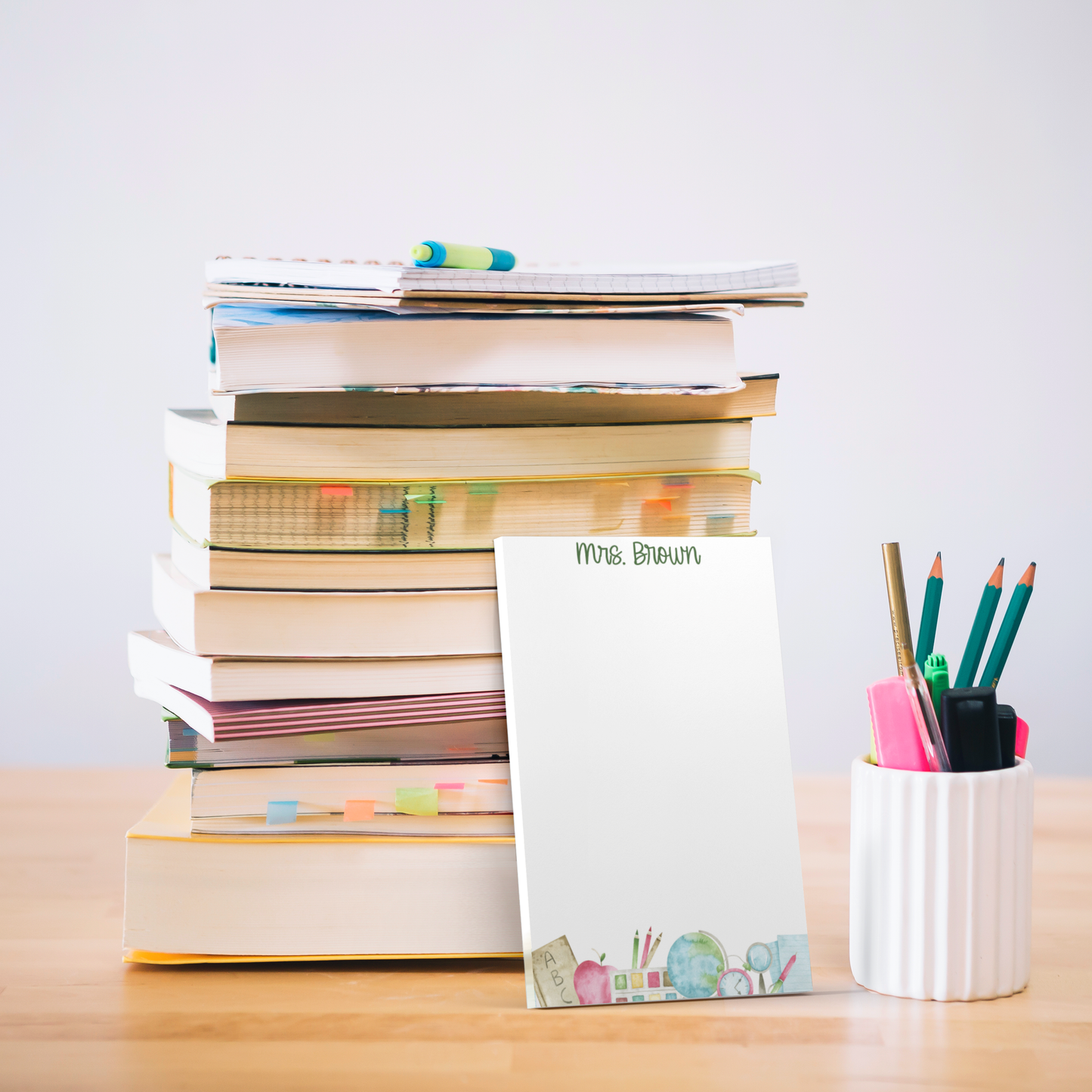 Custom_Teacher_Notepad_Personalized_Cla_4x6_Lifestyle_02_Mockup.png_15669036