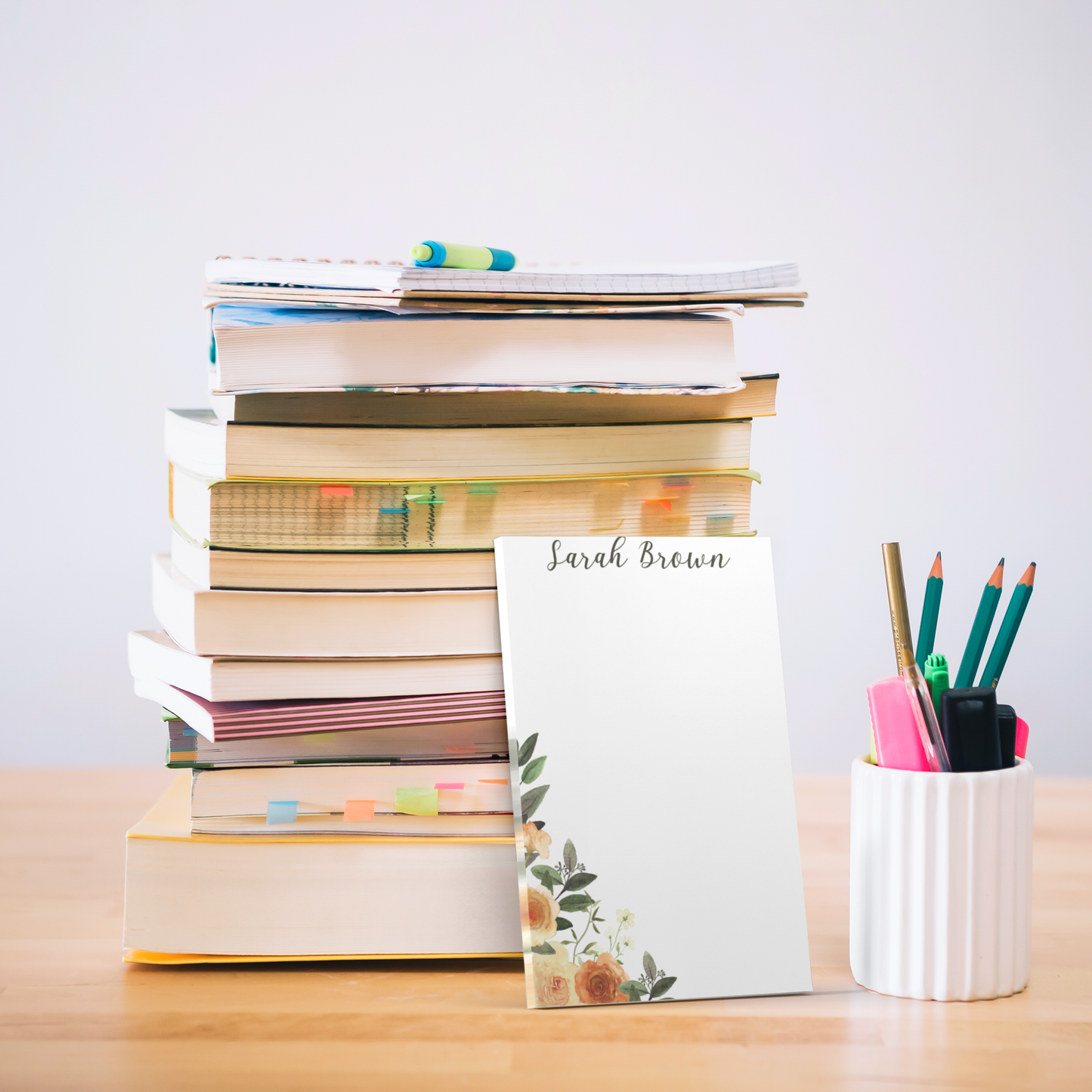 Personalized_Note_Pad_Floral_Desk_Stati_4x6_Lifestyle_02_Mockup.png_15668841
